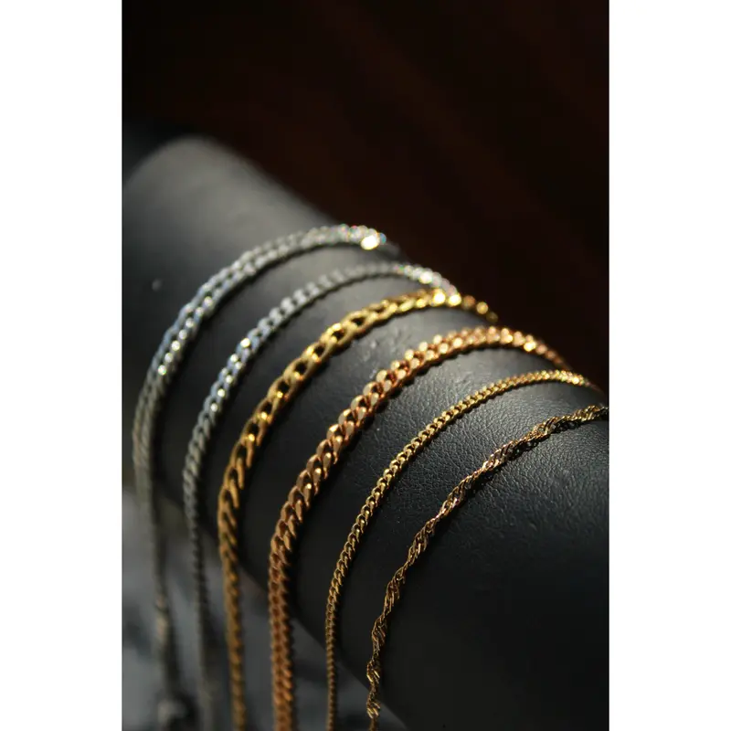 Abeni || Gold Curb Chain Anklet 3