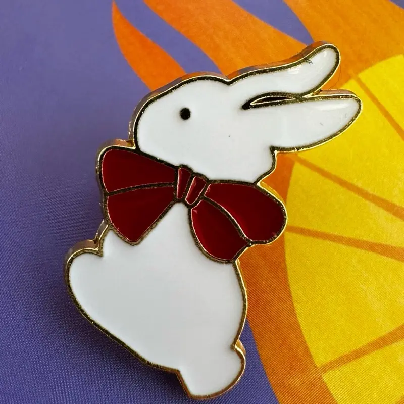 White Rabbit Enamel Pin – A Charming Touch of Whimsy!  Enamel Pin Suitable for Backpacks, Jeans, Scarves, Hats Decoration, Fashion Accessories for Men & Women 0