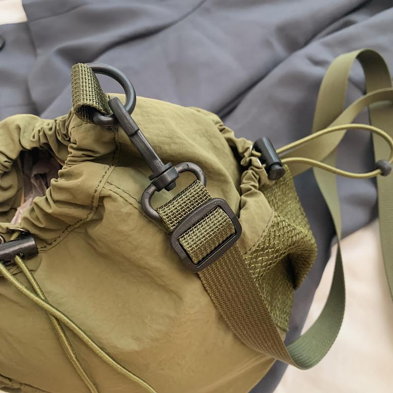 Product Introduction of Fashionable And Casual Lightweight Women'S Drawstring Bucket Bag, Simple And Versatile Casual Single-Shoulder Bag with Multiple Compartments, Small Cloth Bag for Phone And Coins, Suitable for Women'S Daily Use, Shopping, Fitness, Cycling, And Travel. 6
