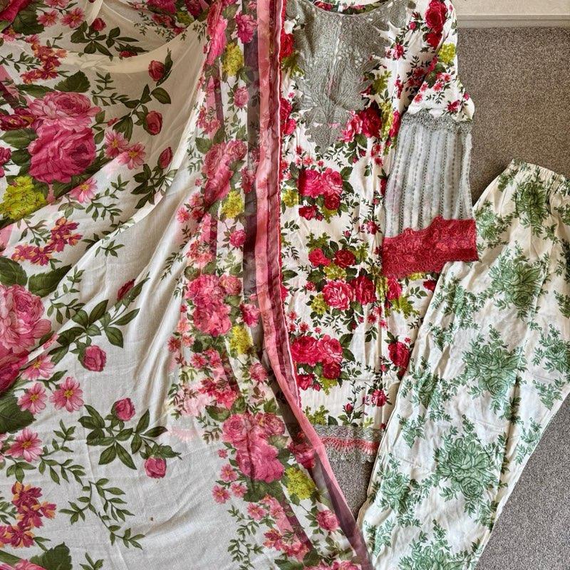 Maria B Inspired 3 Piece Printed Lawn Suit with Chiffon Dupata 5