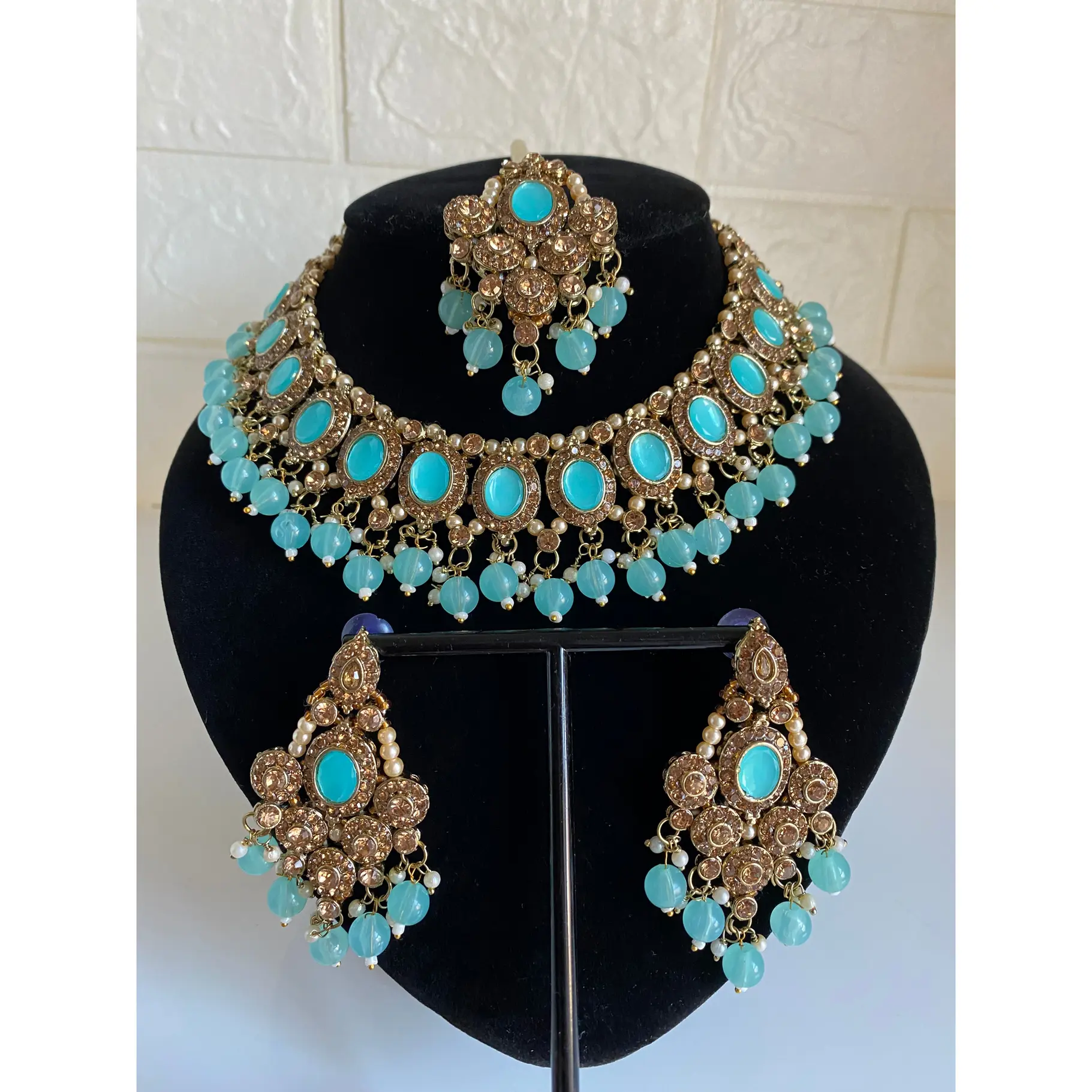 Nehar Asian Necklace Tikka and Earrings Set