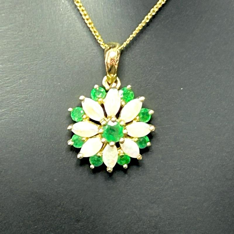 Adorable Opal & Emerald Gold Jewellery Set 6