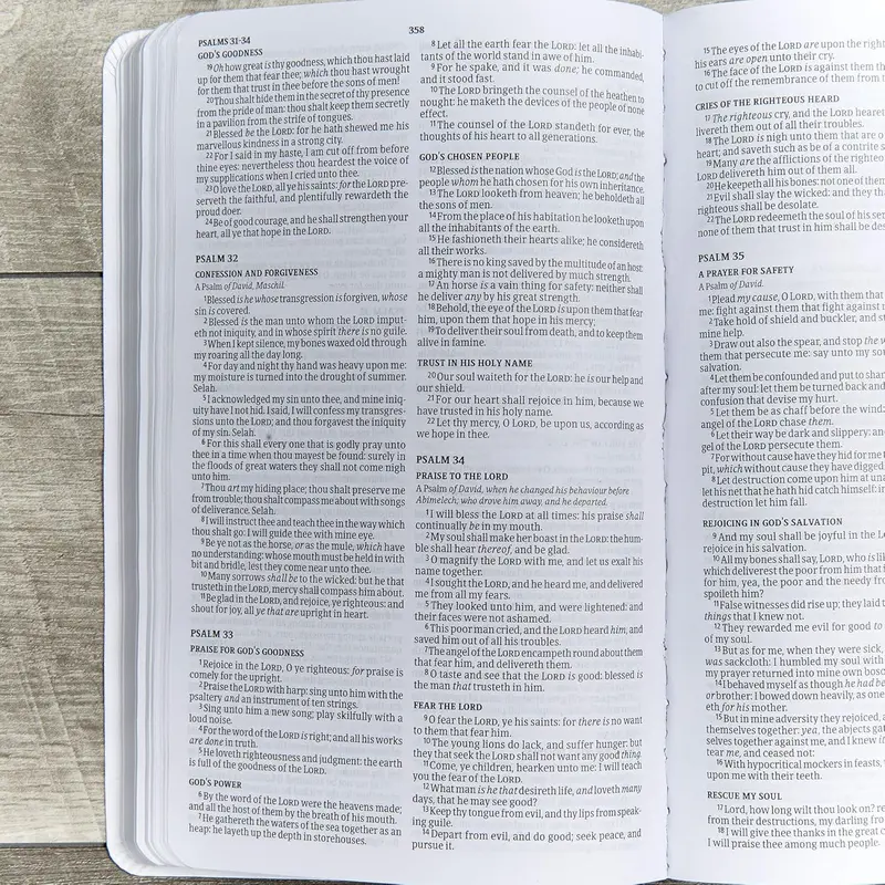 KJV Gift and Award Bible, White Imitation Leather: King James Version, Gift and Award Bible, White Imitation Leather 4