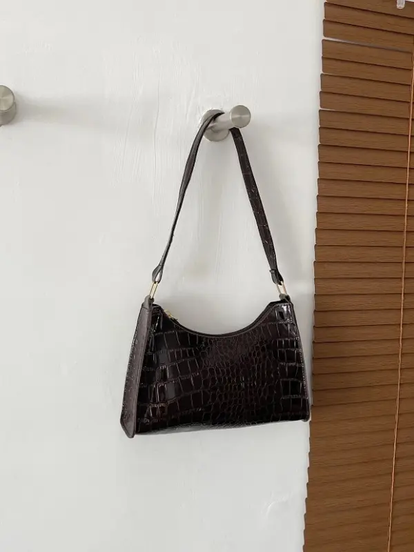 Crocodile shoulder bag, elegant highlight for every outfit, enhances modern and attractive beauty 6