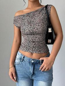 Women's Leopard Print Crop Tee, Casual Asymmetrical Neck T-shirt for Daily Wear, Ladies Clothes for All Seasons