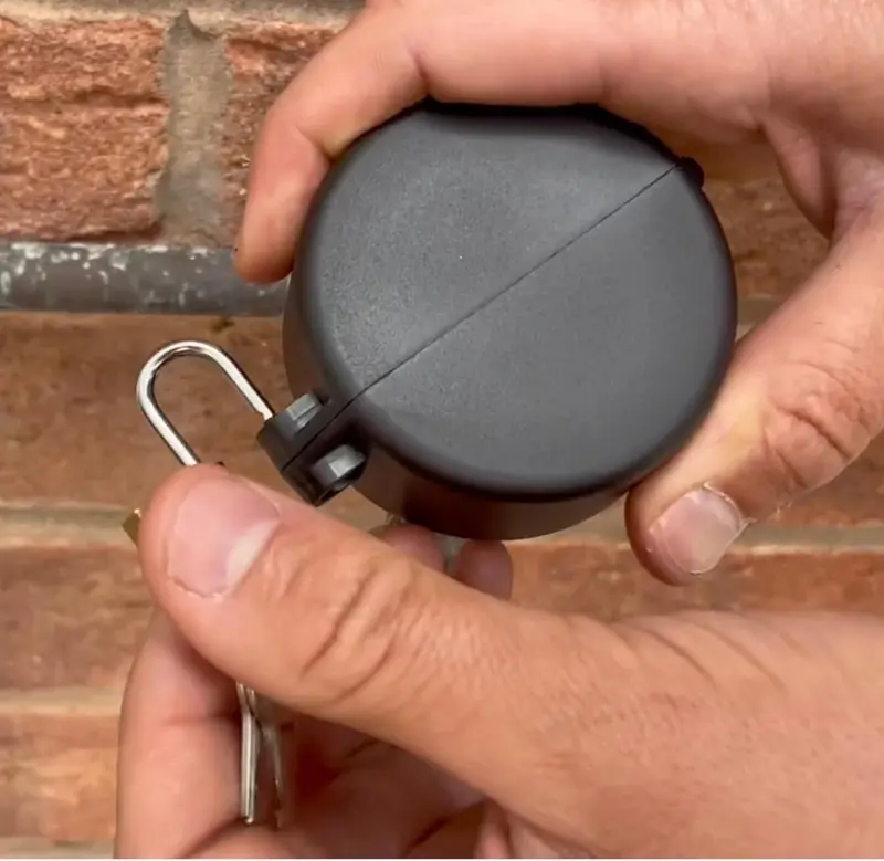 Tap Lock - Prevents Unwanted Use of Outdoor Taps Water Thief Deterrent Includes Padlock 2