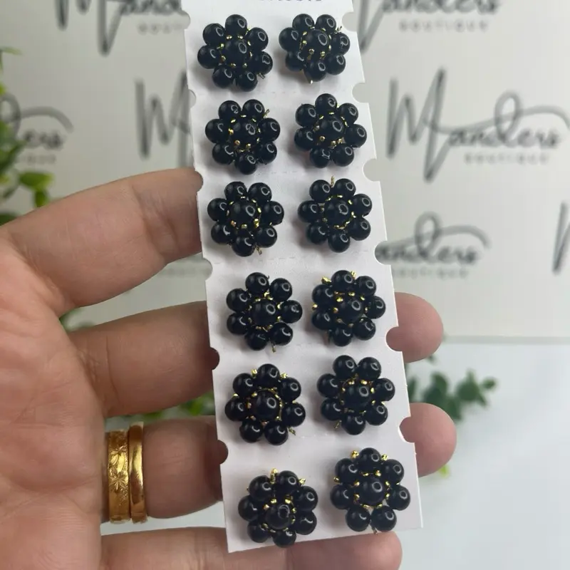Black pearl studs