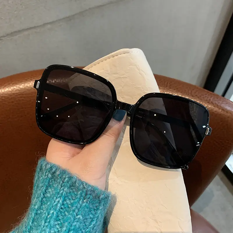 The new gradient jelly color sunglasses, large-frame square beige nail street style sunglasses with UV protection and sun protection are versatile and trendy