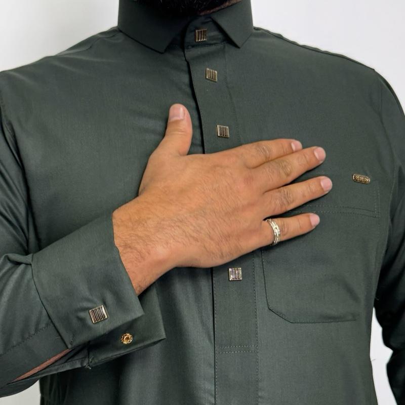 Emerald Saudi Premium Thobe for Men - Indulgent Fabric, Breast Pocket & Two Side Pockets with yellow metal buttons luxury 2