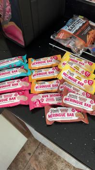 Product Review of Flower & White Low Calorie Meringue Bar Taster Pack (15 x 20g) - Under 100 Calories Per Bar, Vegetarian, Gluten-Free from J**e C**y 0
