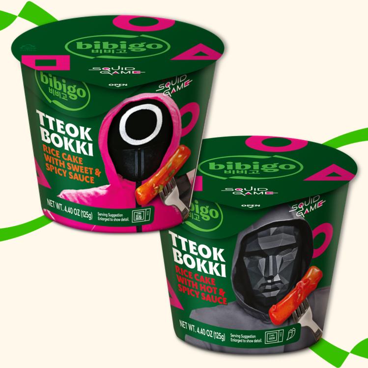 bibigo Variety Cup Bundle Tteokbokki Rice Cake - x2 Cups, SWEET & Spicy Sauce 125g x1, HOT & Spicy Sauce 125g x1 - Authentic Korean Street Food Instant Chewy Snack Topokki Tteokbokki toppoki 1