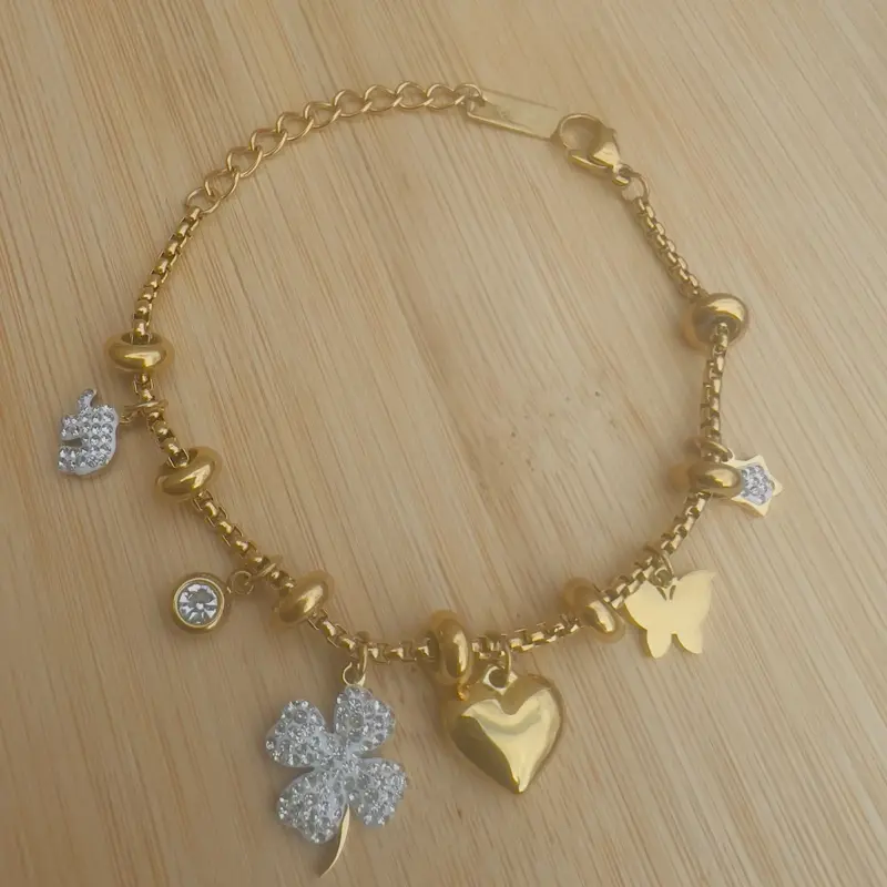 “Luxury Golden Charm Bracelet – Elegant Gold with Sparkling Diamonds” 4