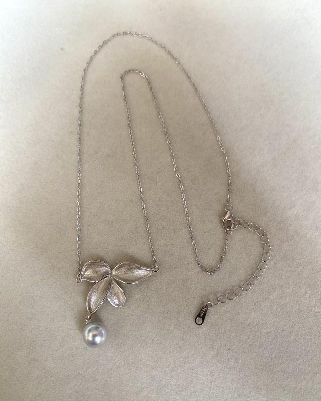 Starlit Pearls 7.5–8mm Natural Silver-Grey Japanese Madama Akoya Pearl Pendant Necklace, Sculptural Brushed Petal, Textured 925 Silver, Jewellery Showpiece 1