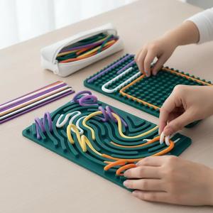 Silicone Fidget Toy, 1 Box Sensory Activity Board Toy, Stress Relief Toy for Child & Adults, Includes Portable Travel Bag & Strings, Family Fun Toy, Sensory Bundle Toys, Stress Relief Model, Stress Relief Gadgets, Stress Relief Fidgeting