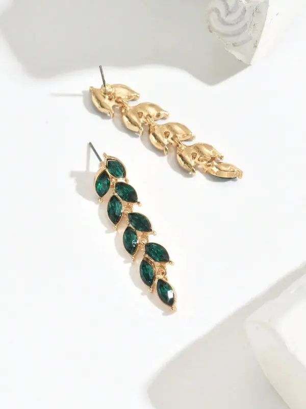 1 Pair Vintage Women Geometric Waterdrop Wreath With Faux Emerald Crystal Earrings 3