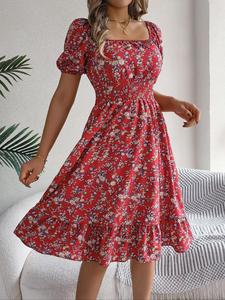 Women's Ditsy Floral Print Ruffle Hem Shirred Dress, Boho Fashion Square Neck Short Sleeve Dress for Daily Holiday Vacation Wear, Ladies Dress for Summer