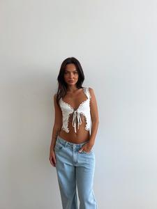 Women's Sexy Contrast Lace Tie Front Crop Cami Top, Comfort Casual Streetwear Sleeveless Cropped Top for Summer Ladies Clothes for Daily Wear