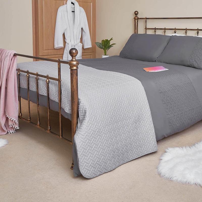 Brentfords Bed Throw King Size Geometric Pinsonic Quilted Bedspread, Luxurious Super Soft Silver Grey Lightweight King Size Quilted Blanket Throw Over for Sofa, 200 x 240cm 2