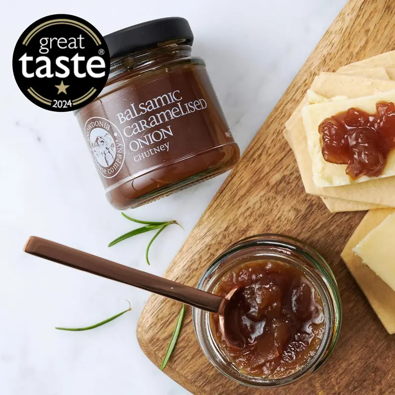 Snowdonia Cheese Company | Cheese, Chutney and Cracker Gift Box | 4 Luxury Welsh Cheeses, 2 Artisan Chutneys and Wholemeal & Extra Virgin Olive Oil Crackers 5