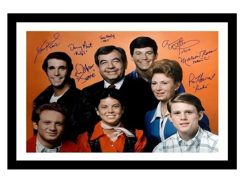 Happy Days Cast Autographed Signed And Framed Photo 0