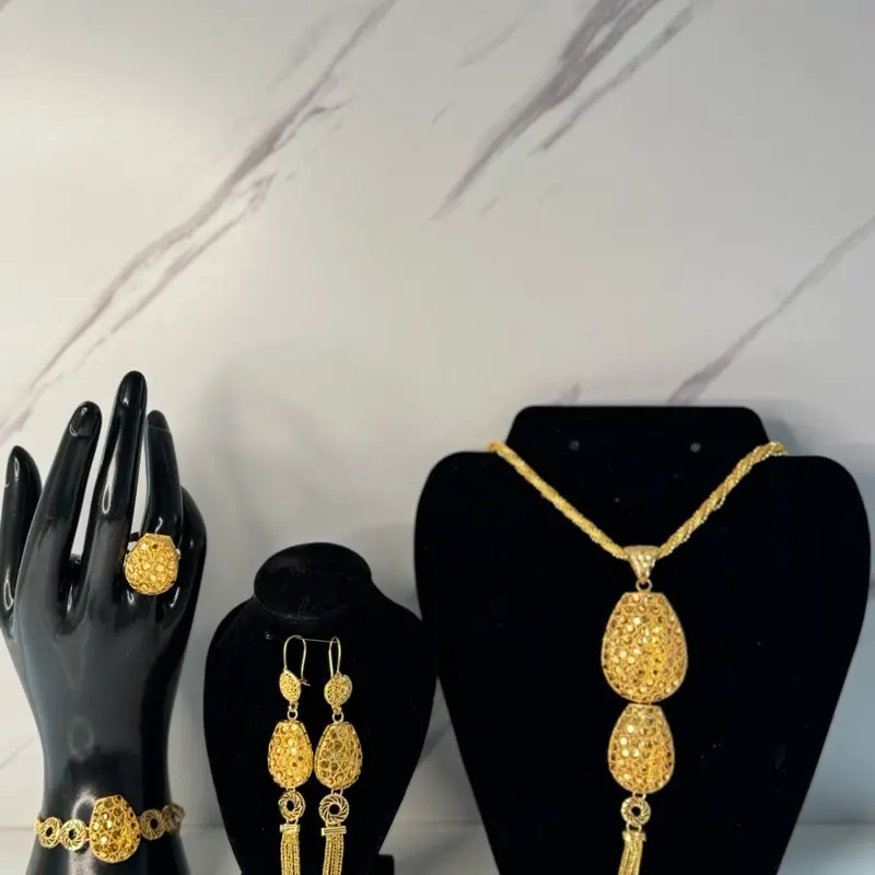 Royal Pandent Neckless - Elegant and Stylish 1
