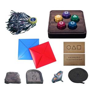 Six-legged Pentathlon Game Set, 1 Set Korean Folk Game Set with Gonggi, Ddakji, Paeng-y, Jebi Kicks, Biseokchigi and Game Invitation Card, Wooden Crafts