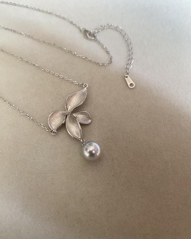 Starlit Pearls 7.5–8mm Natural Silver-Grey Japanese Madama Akoya Pearl Pendant Necklace, Sculptural Brushed Petal, Textured 925 Silver, Jewellery Showpiece 7
