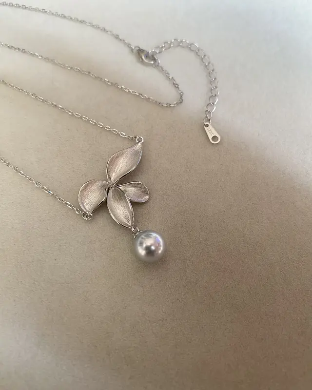Starlit Pearls 7.5–8mm Natural Silver-Grey Japanese Madama Akoya Pearl Pendant Necklace, Sculptural Brushed Petal, Textured 925 Silver, Jewellery Showpiece 7
