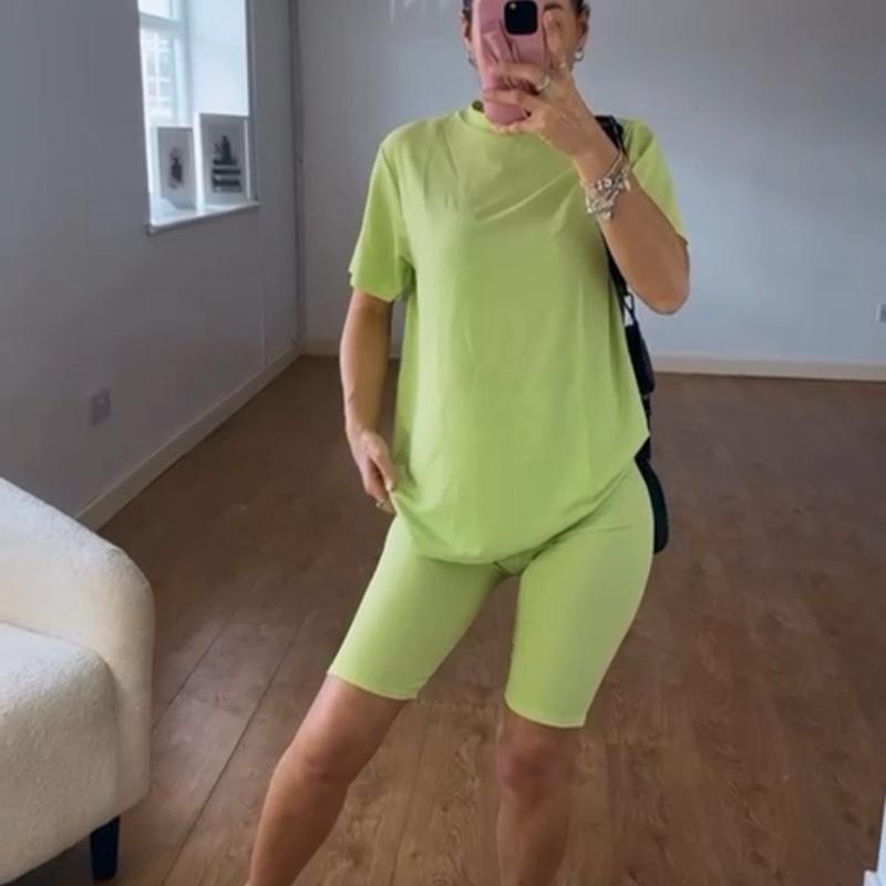 Women’s ribbed cycle short and oversized t-shirt set 2