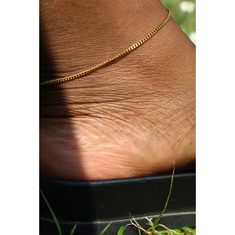 Abeni || Gold Curb Chain Anklet 2