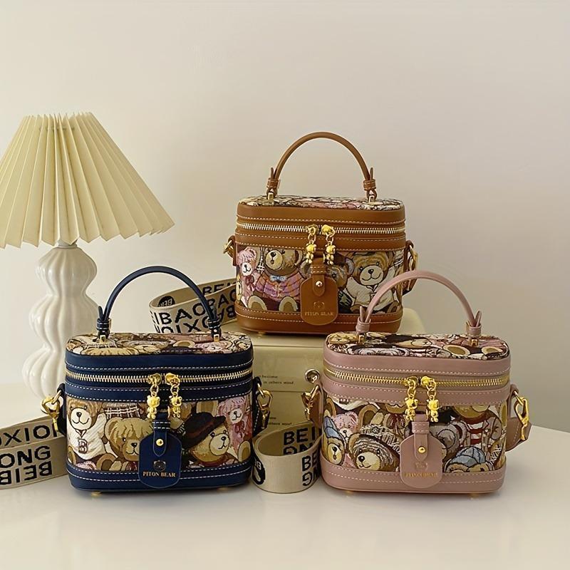 Bolso Tipo Cubo para Mujer con Diseño de Oso de Peluche - Elegante Bolso Cilíndrico con Correa de Hombro Ajustable, Cierre de Cremallera y Herrajes en Tono Dorado en Rosa Brillante/Marrón Claro/Azul, Bolso Casual | Diseño Juguete | Correa Decorativa 8