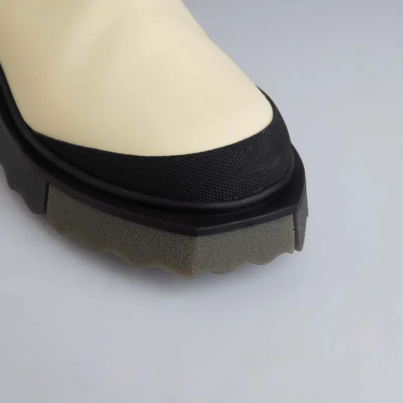 Women's Off White Calf Sponge Chelsea Boots in Cream 4