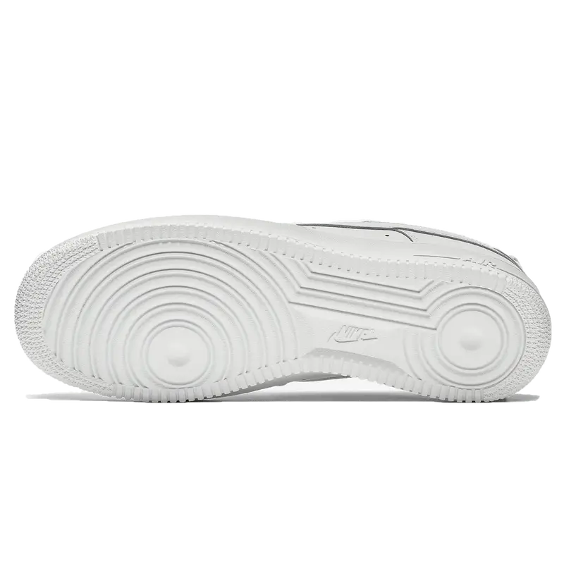Nike Air Force 1 07 ‘Triple White’ 3