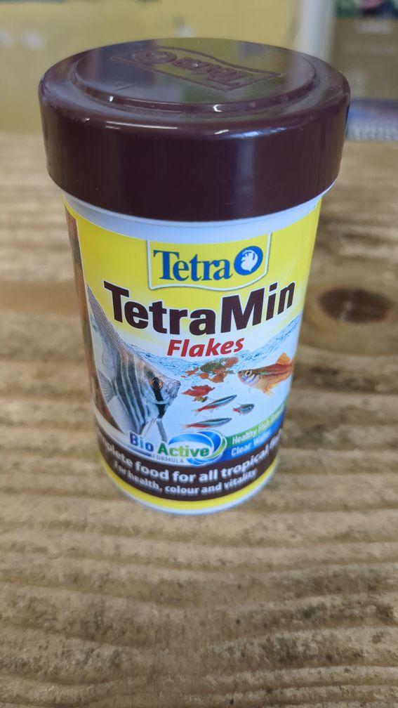 Product Introduction of Tetramin Flakes Tropical Fish Food 20g/100ml 2