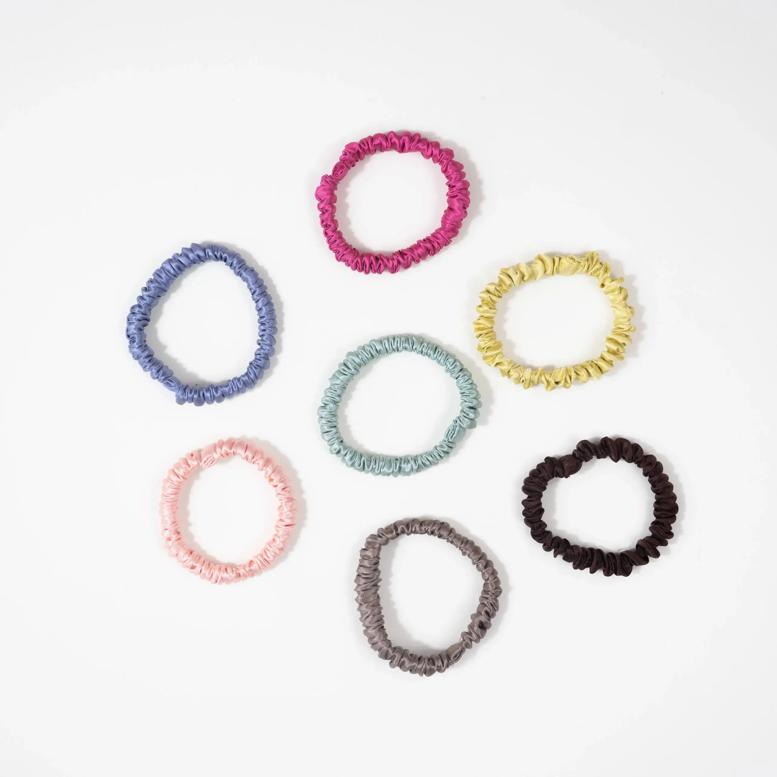 Single skinny silk scrunchie. Anti snag, damage and frizz. scrunchies hair tie