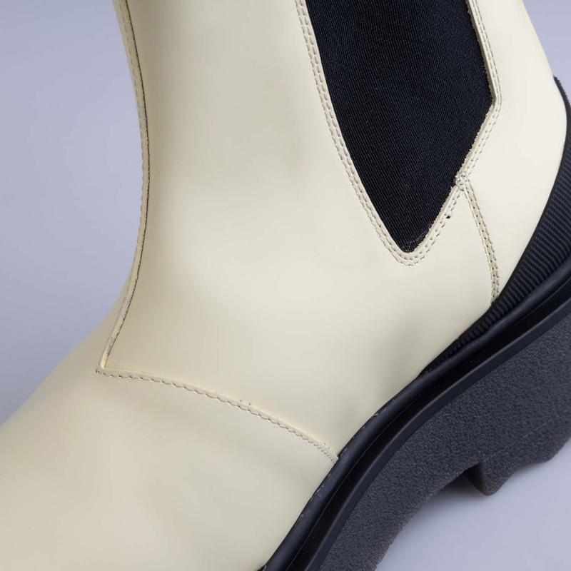 Women's Off White Calf Sponge Chelsea Boots in Cream 6