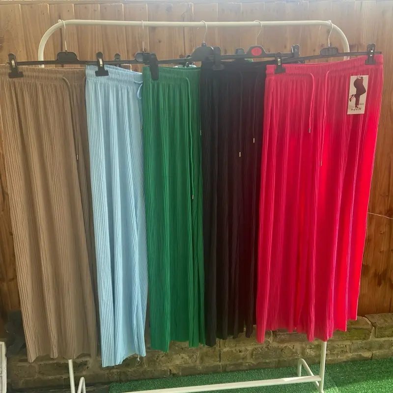 Ladies Light and Comfortable Pleated Trousers - Perfect for Any Occasion - Womenswear, Pants