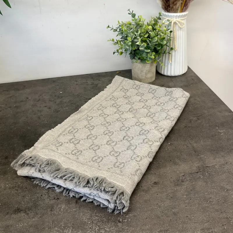 Pre-owned  Gucci  Women's Gg Jacquard Scarf Grey 6