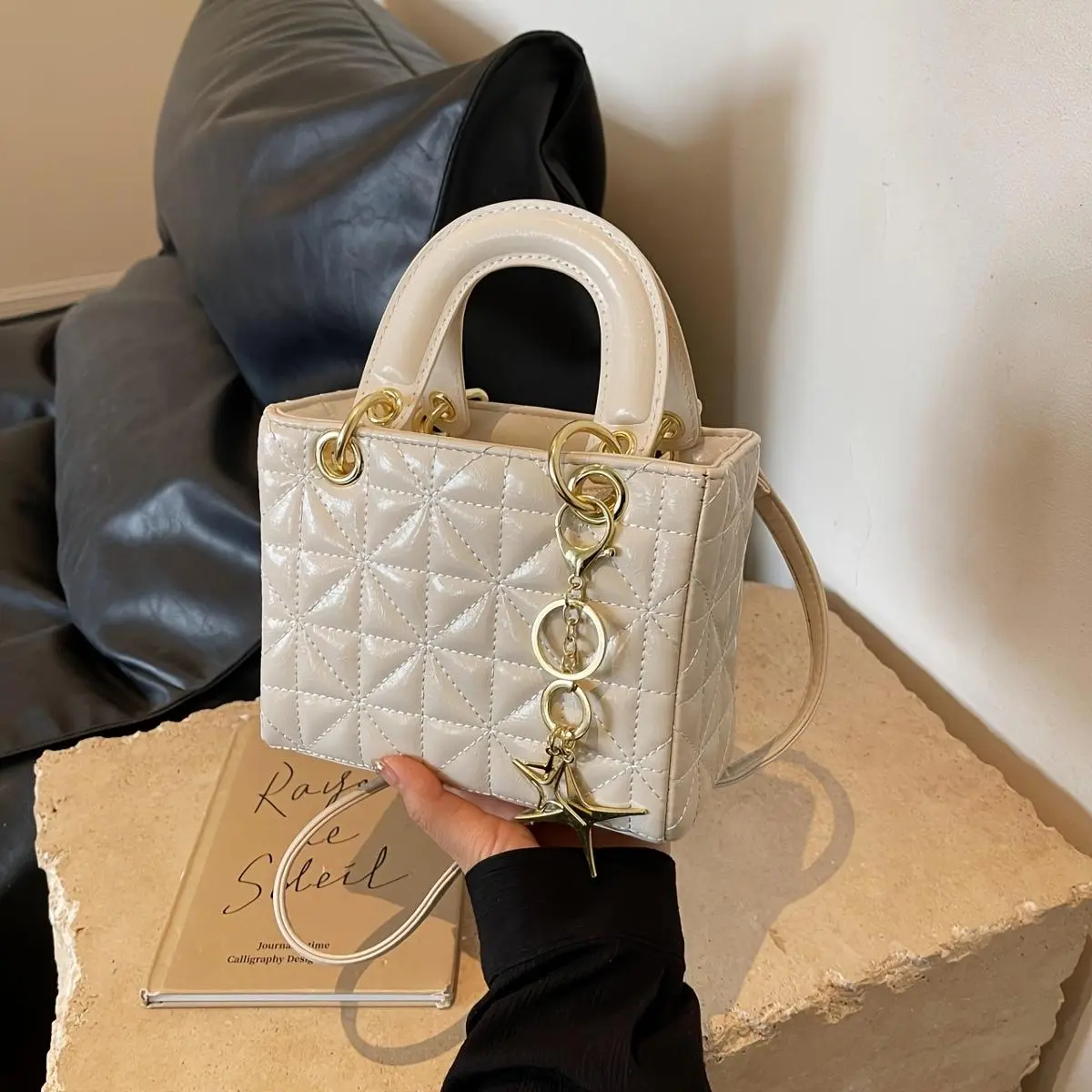 Women'S Chic White Shoulder Bag, Vintage Denim-Inspired, Versatile Trendy Design, Zipper Closure, Polyester Lined, Solid Color Crossbody Purse