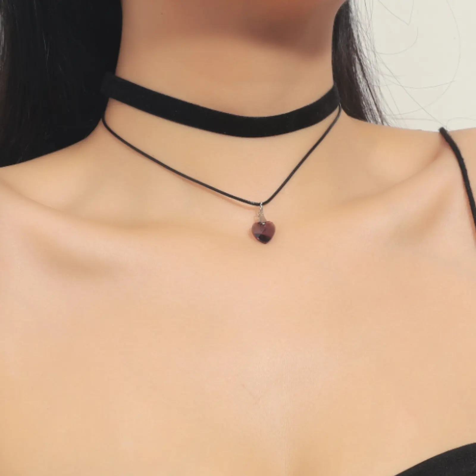 Multilayer heart pendant necklace for women suitable for daily wear and as a gift