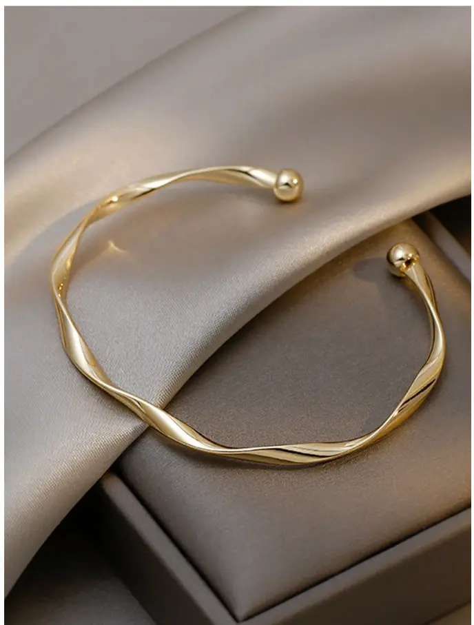 1pc Minimalist Chic Textured Gold Color Bracelet, Fashion Elegant Small Fresh Design For Women