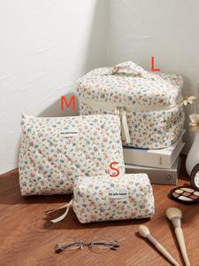 Floral Pattern Quilted Makeup Bag,  Large Travel Cosmetic Bag Polyester Portable Handheld Pouch Zipper Toiletry, for Living Room Floral