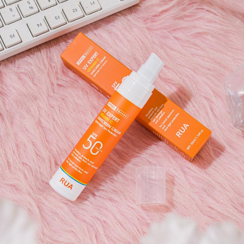 Vitamin C Sunscreen for Face and Body, Non-Greasy, Sweat- & Water-Resistant, Ideal for Outdoor Activities on Sunny Days Comfort Cosmetic 3