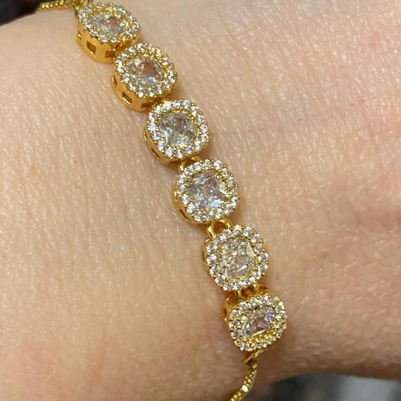 Beautiful Delicate Adjustable Gold Plated Zircon Bracelet. 3