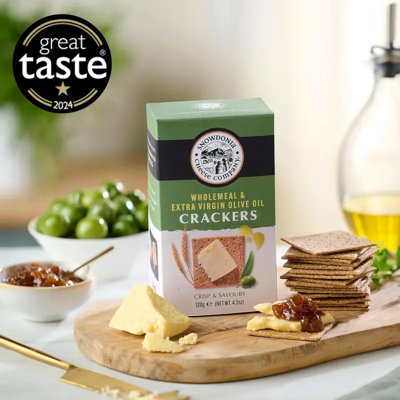 Snowdonia Cheese Company | Cheese, Chutney and Cracker Gift Box | 4 Luxury Welsh Cheeses, 2 Artisan Chutneys and Wholemeal & Extra Virgin Olive Oil Crackers 6
