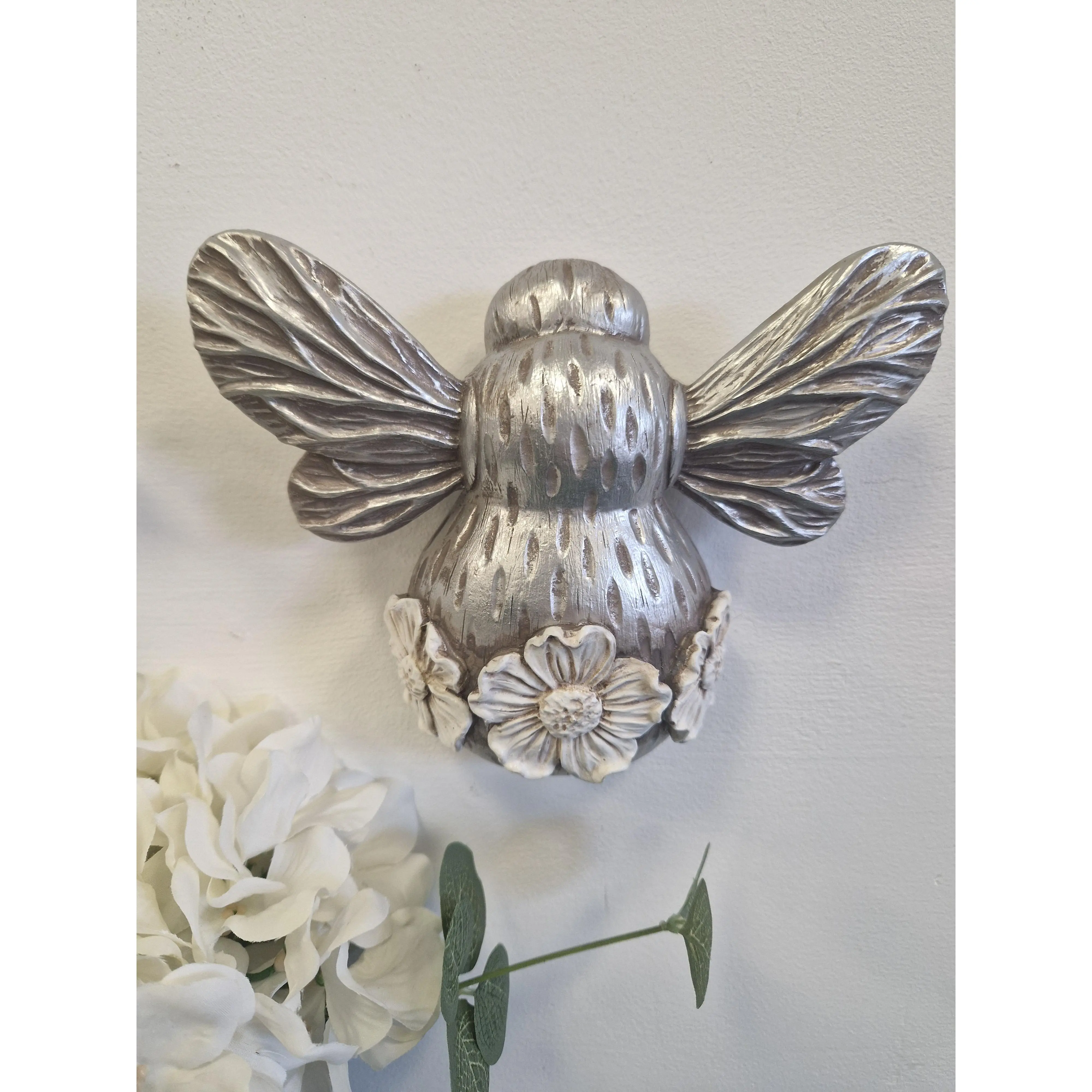 Daisy 3D Bee ornament