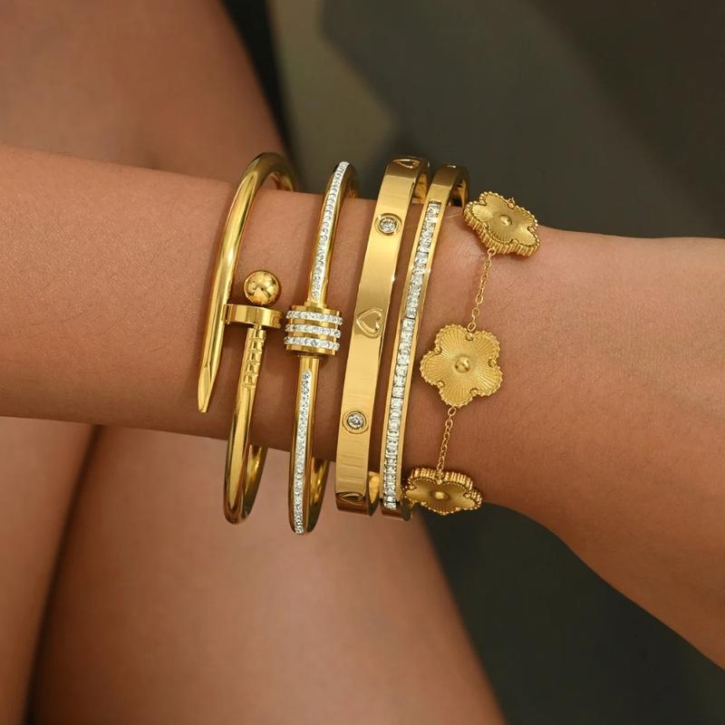Product Introduction of Europe and the United States hot stainless steel four-leaf clover lucky bracelet fashion women's nail bracelet gold bangles 0