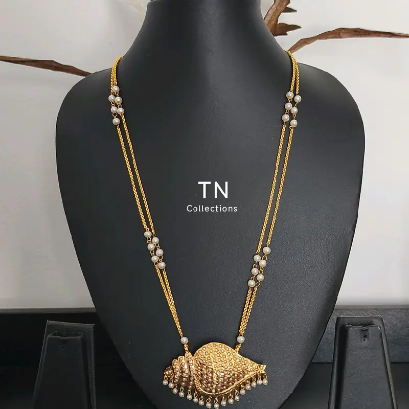Traditional Indian Micro gold plated Sangu pathakkam with pearl chain Jewellery 3