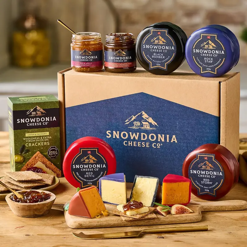 Snowdonia Cheese Company | Cheese, Chutney and Cracker Gift Box | 4 Luxury Welsh Cheeses, 2 Artisan Chutneys and Wholemeal & Extra Virgin Olive Oil Crackers 1