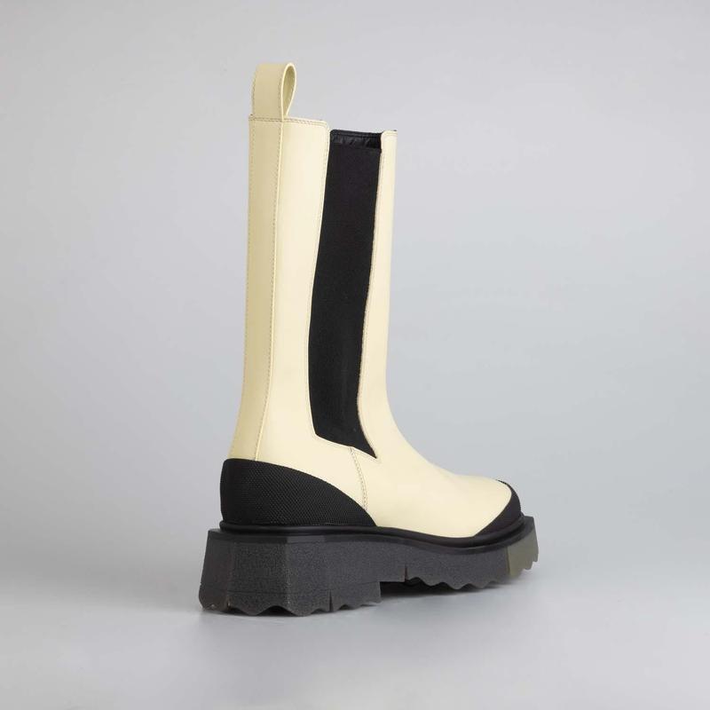 Women's Off White Calf Sponge Chelsea Boots in Cream 2